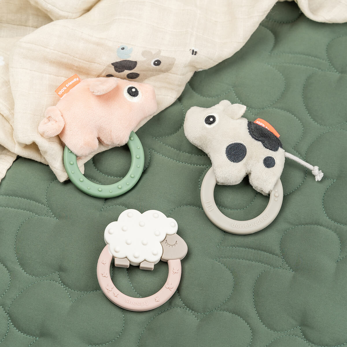 Sensory rattle w/teether Pigee