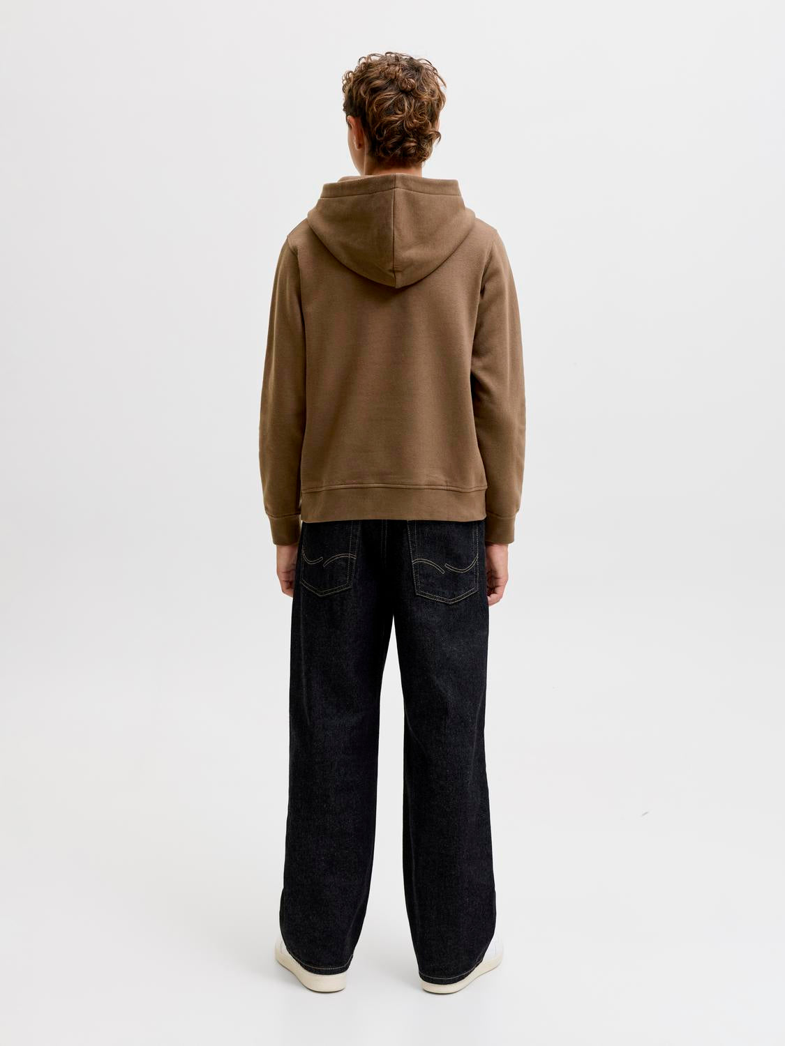 model_shot-back