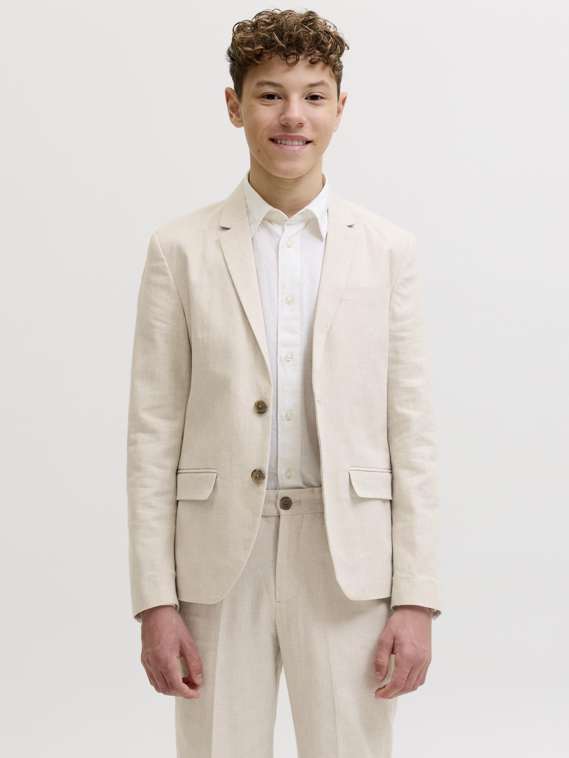 model_shot-front