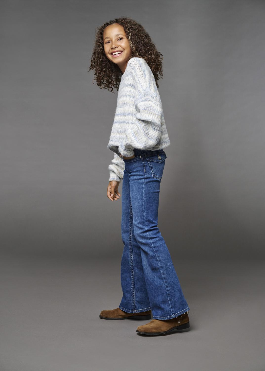 model_shot-front