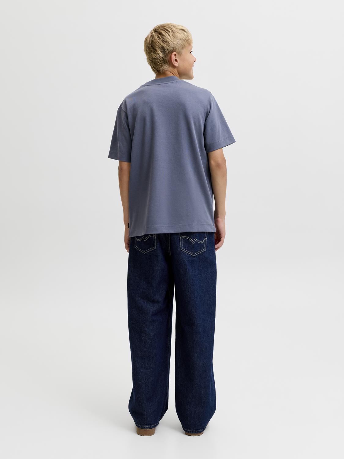 model_shot-back
