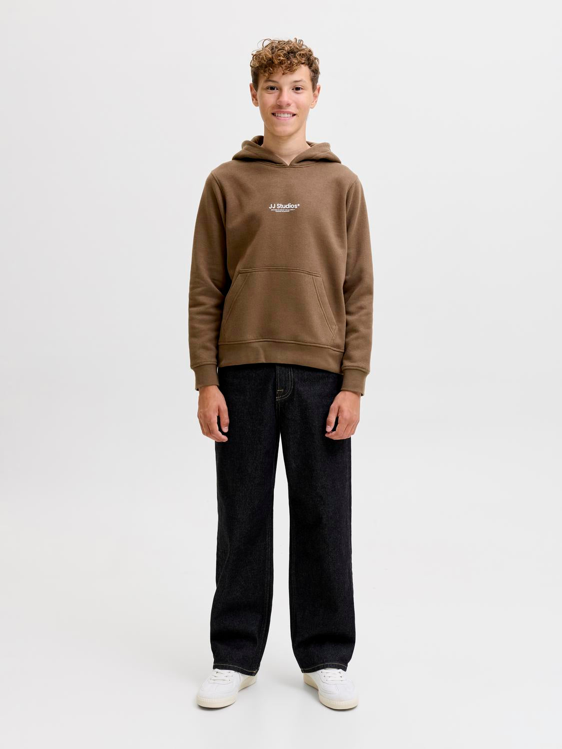 model_shot-front_full