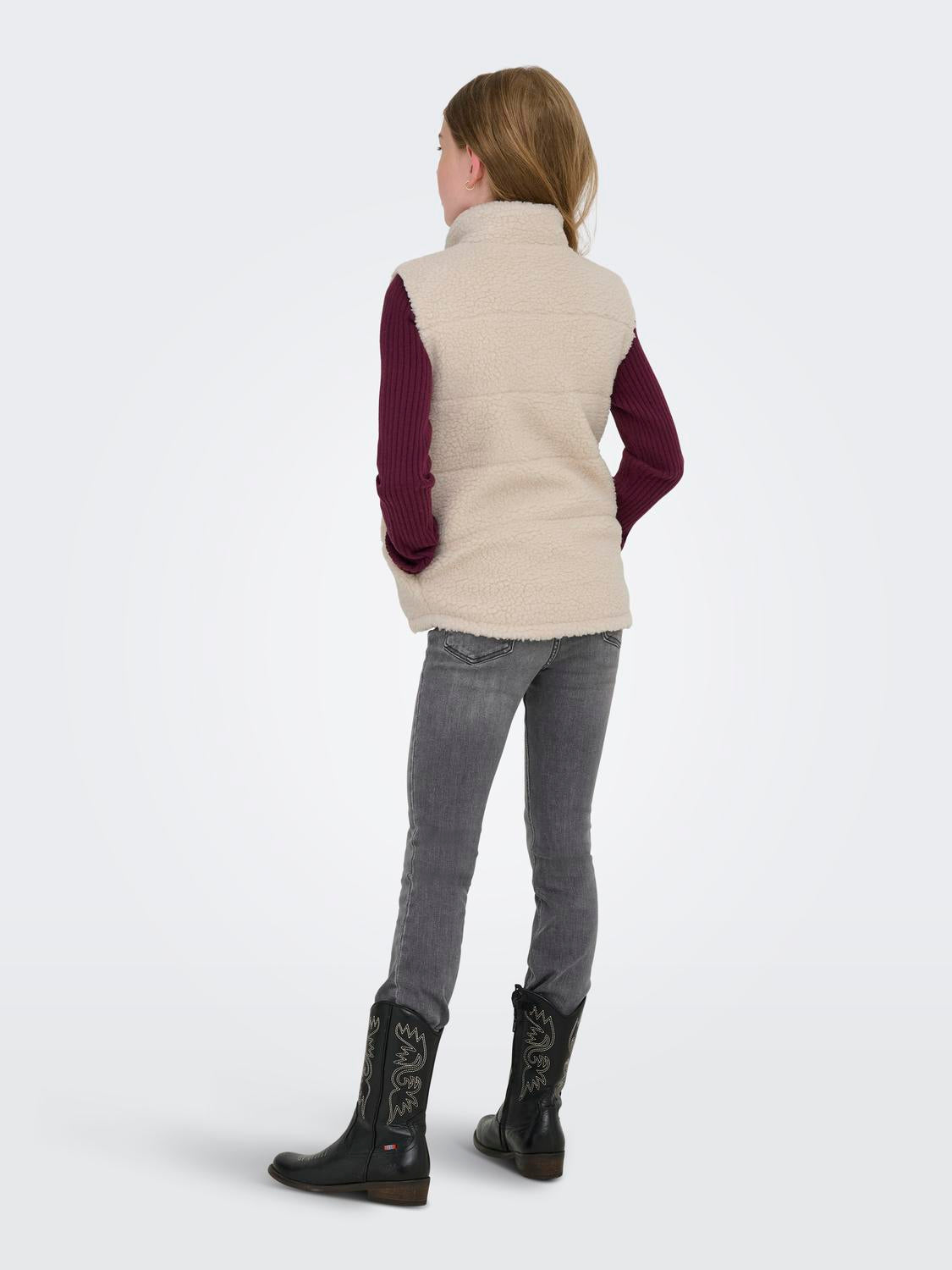 model_shot-back