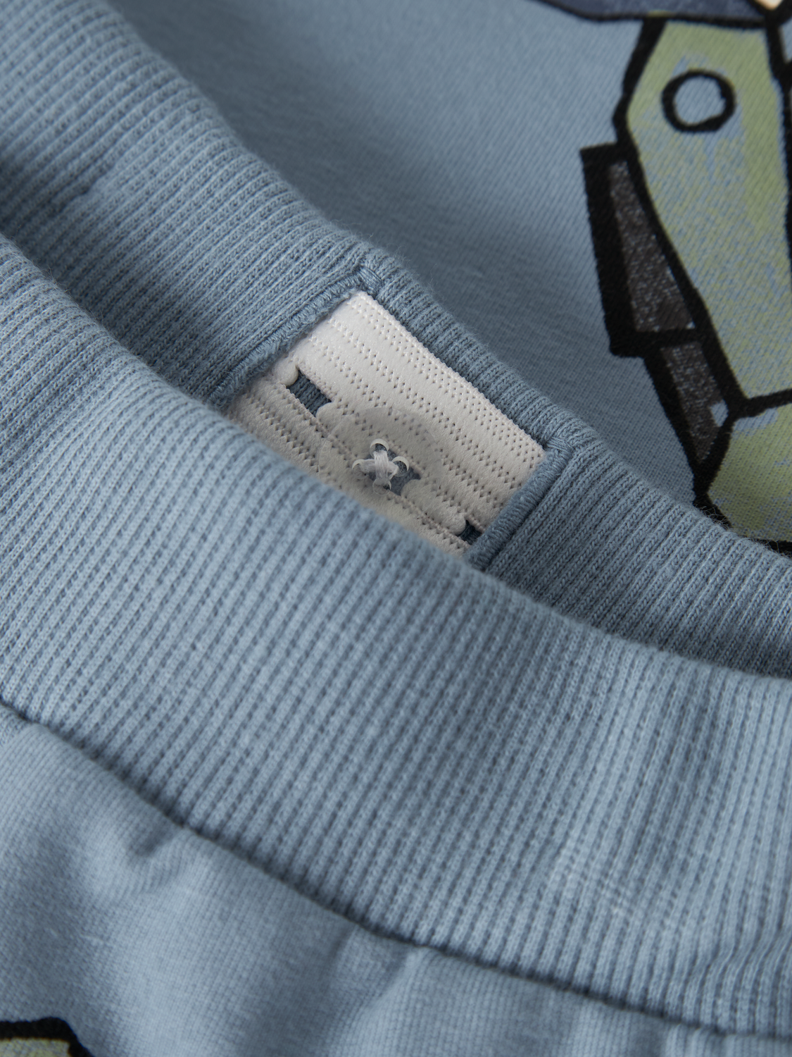 model_shot-front_full