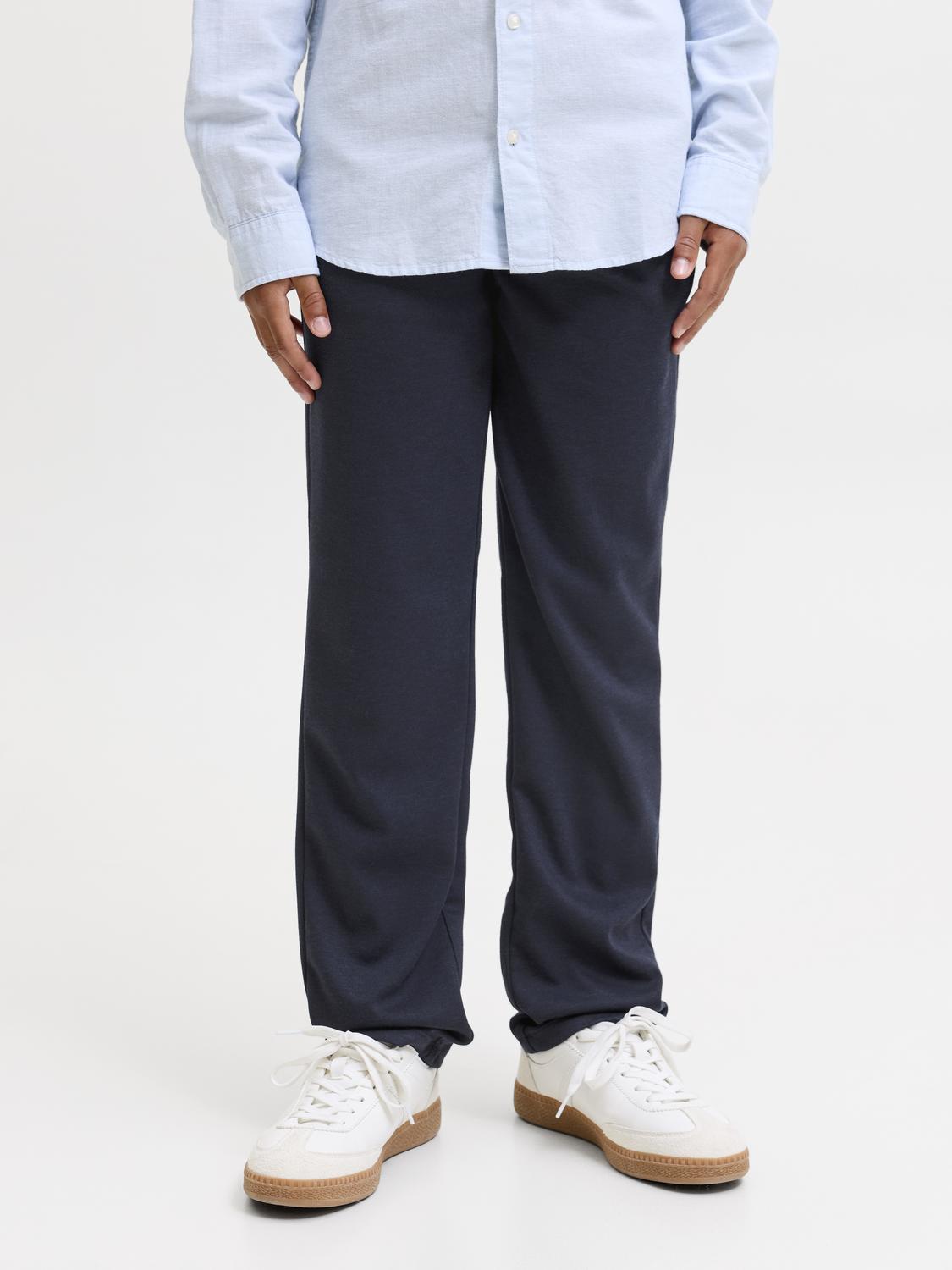 model_shot-front