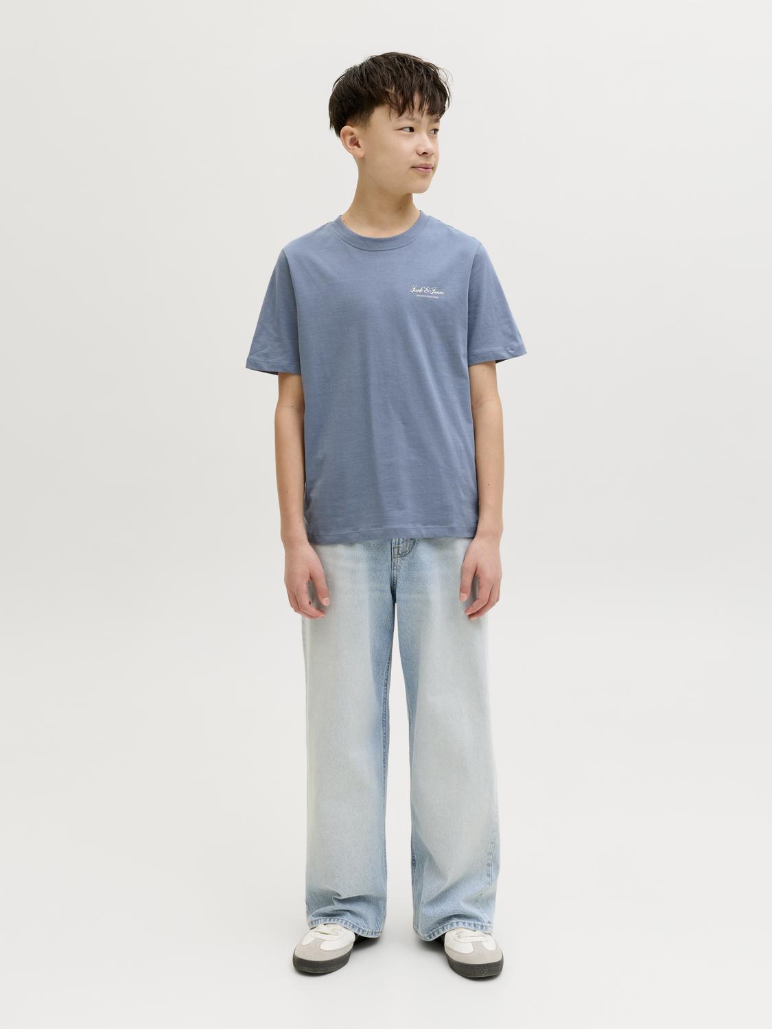 model_shot-front_full