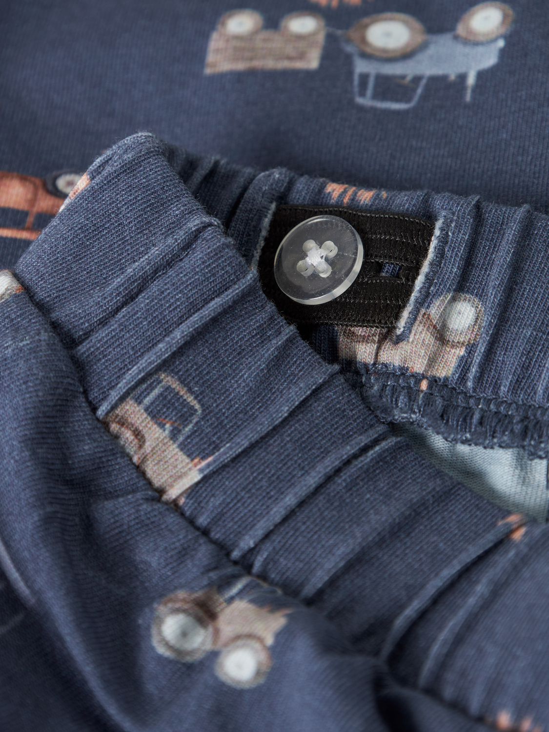 model_shot-front_full