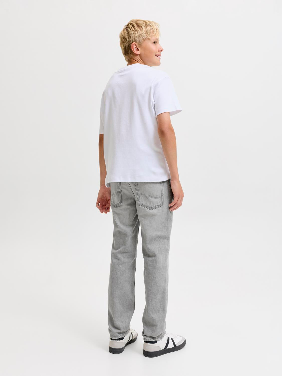 model_shot-back