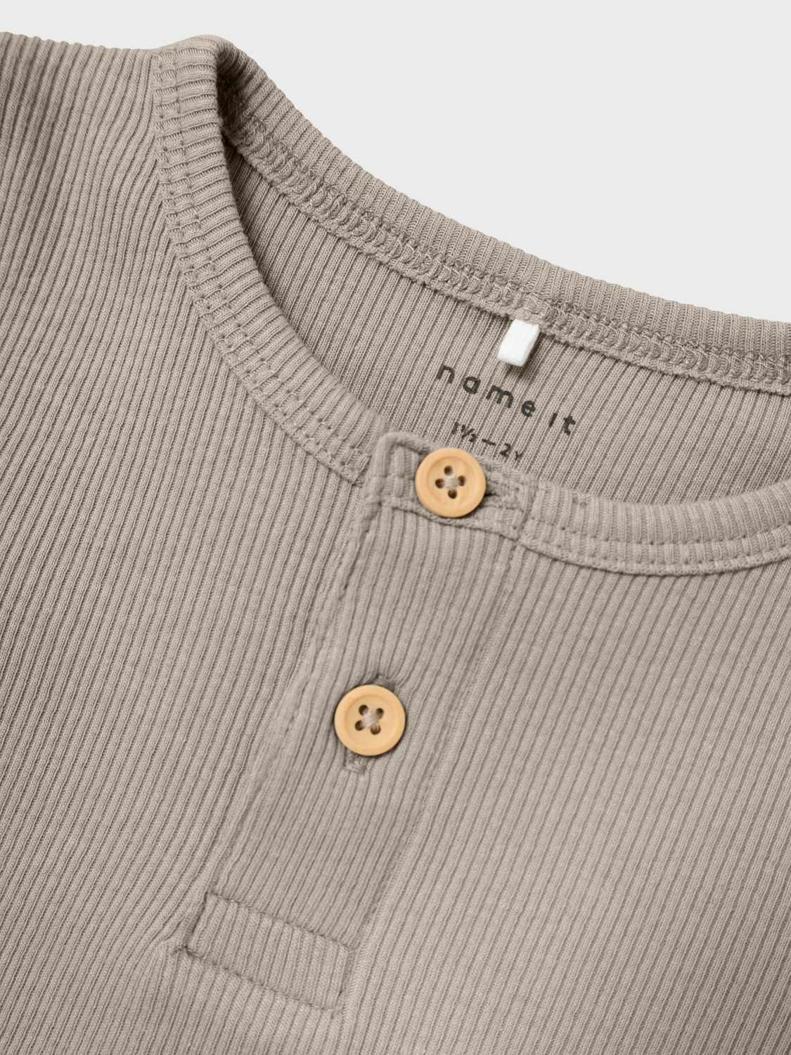 model_shot-front_full