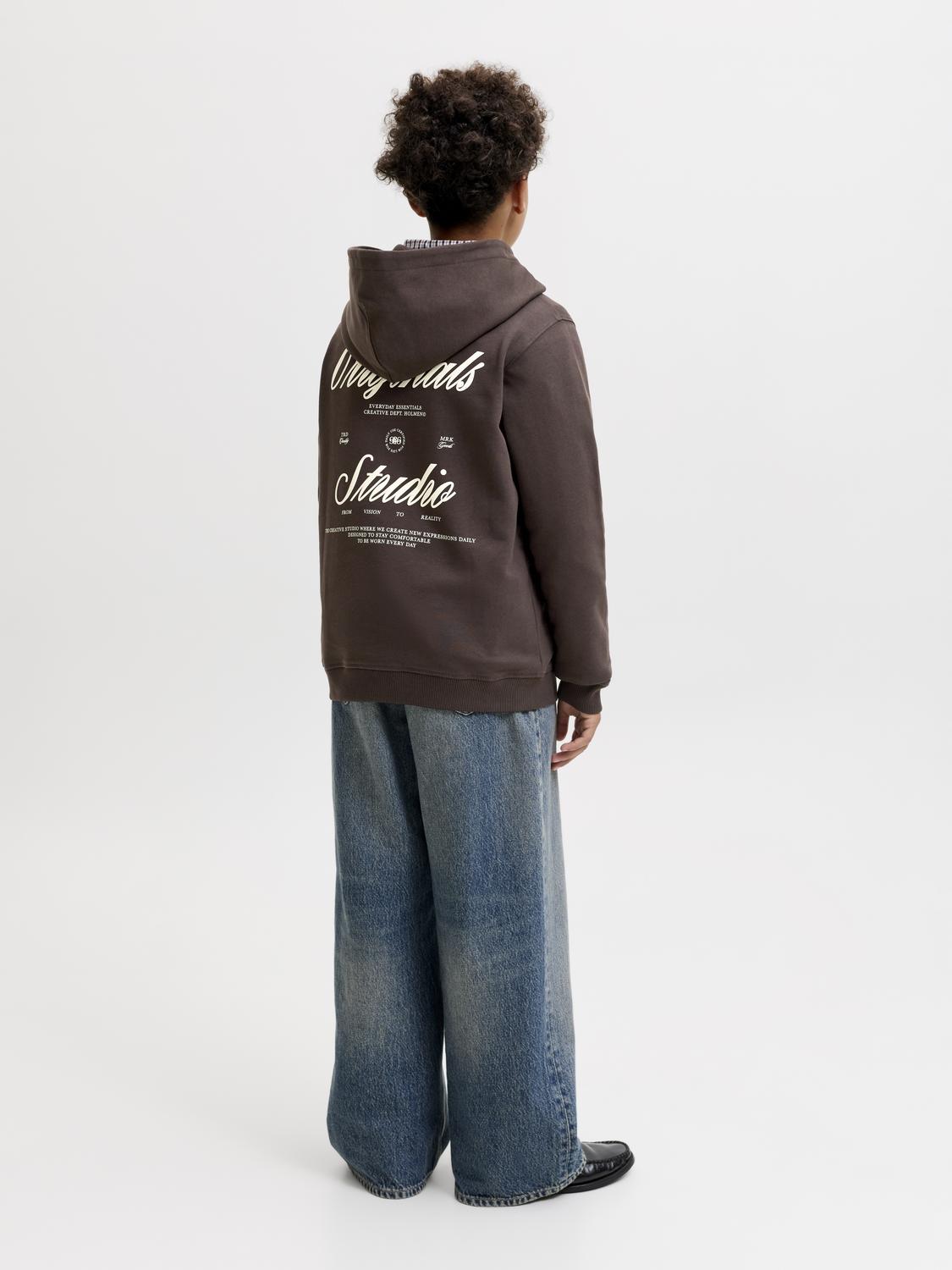 model_shot-back