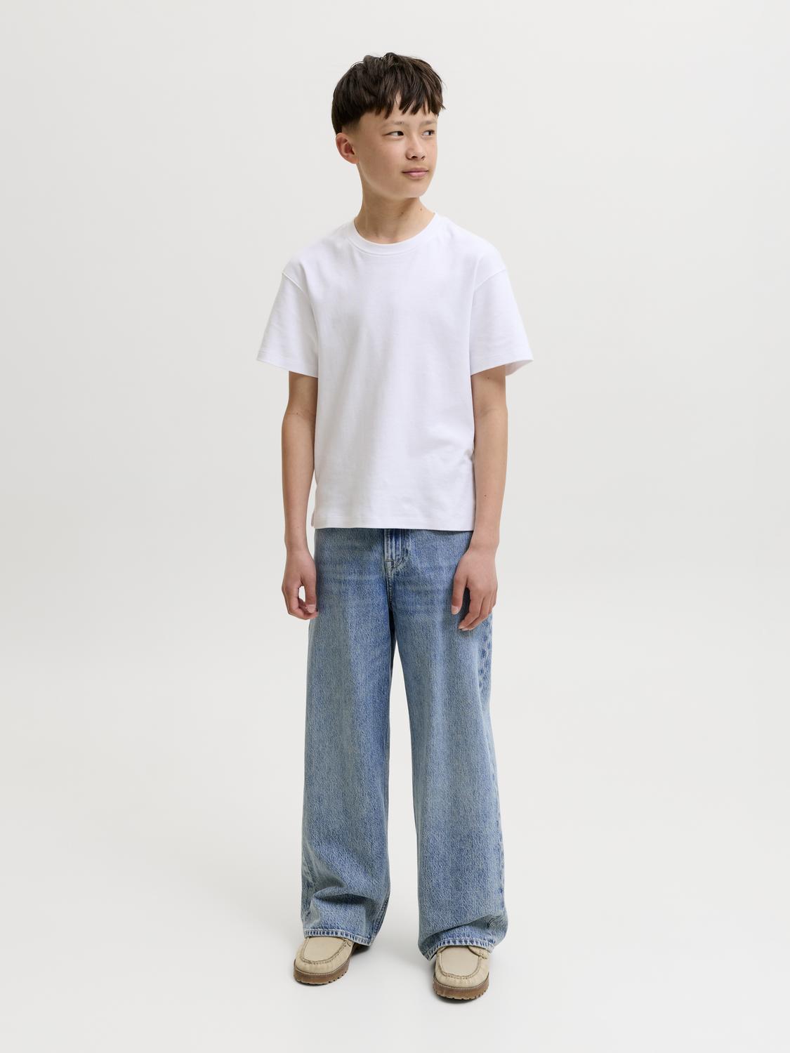 model_shot-front_full
