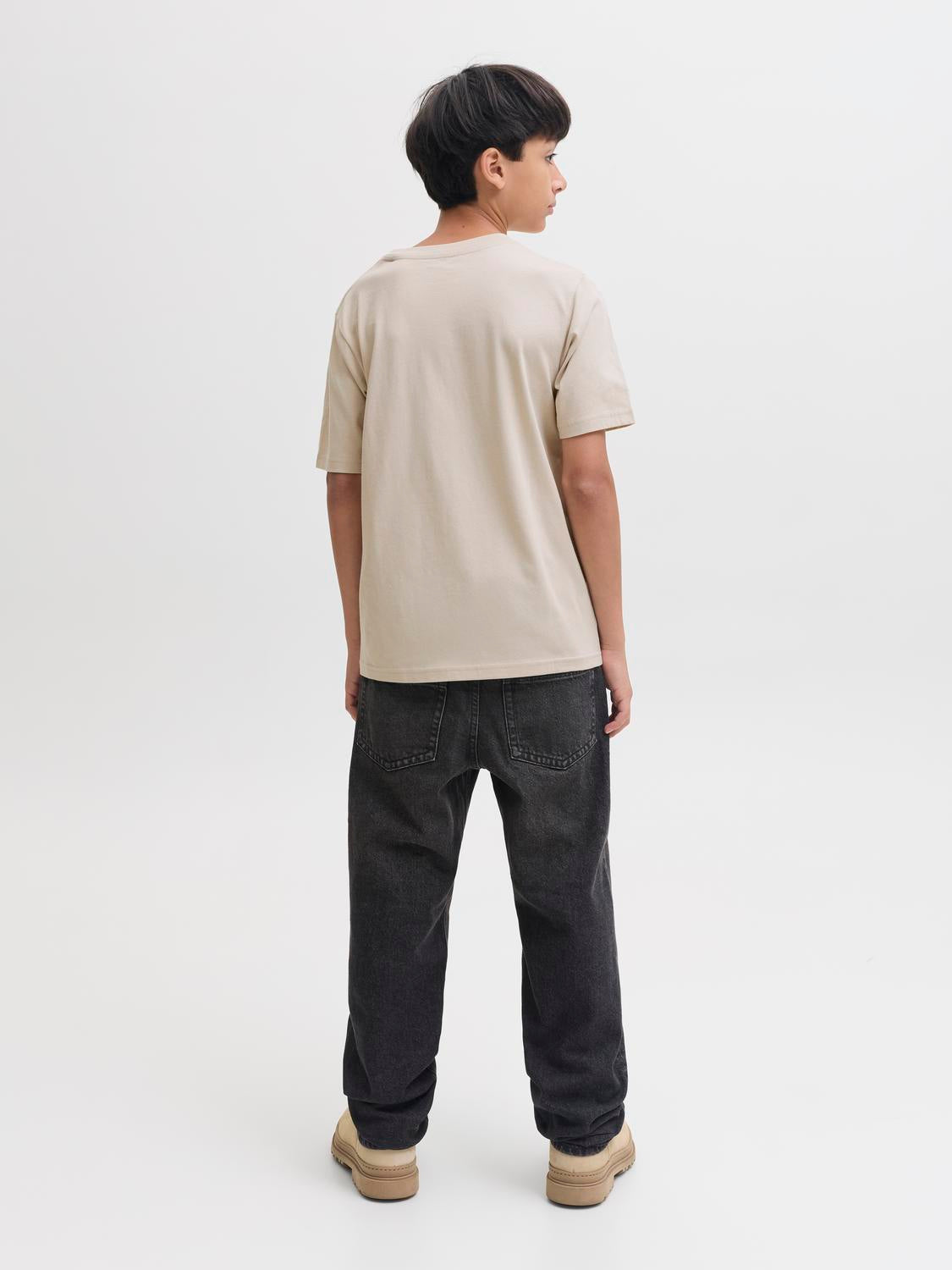 model_shot-back