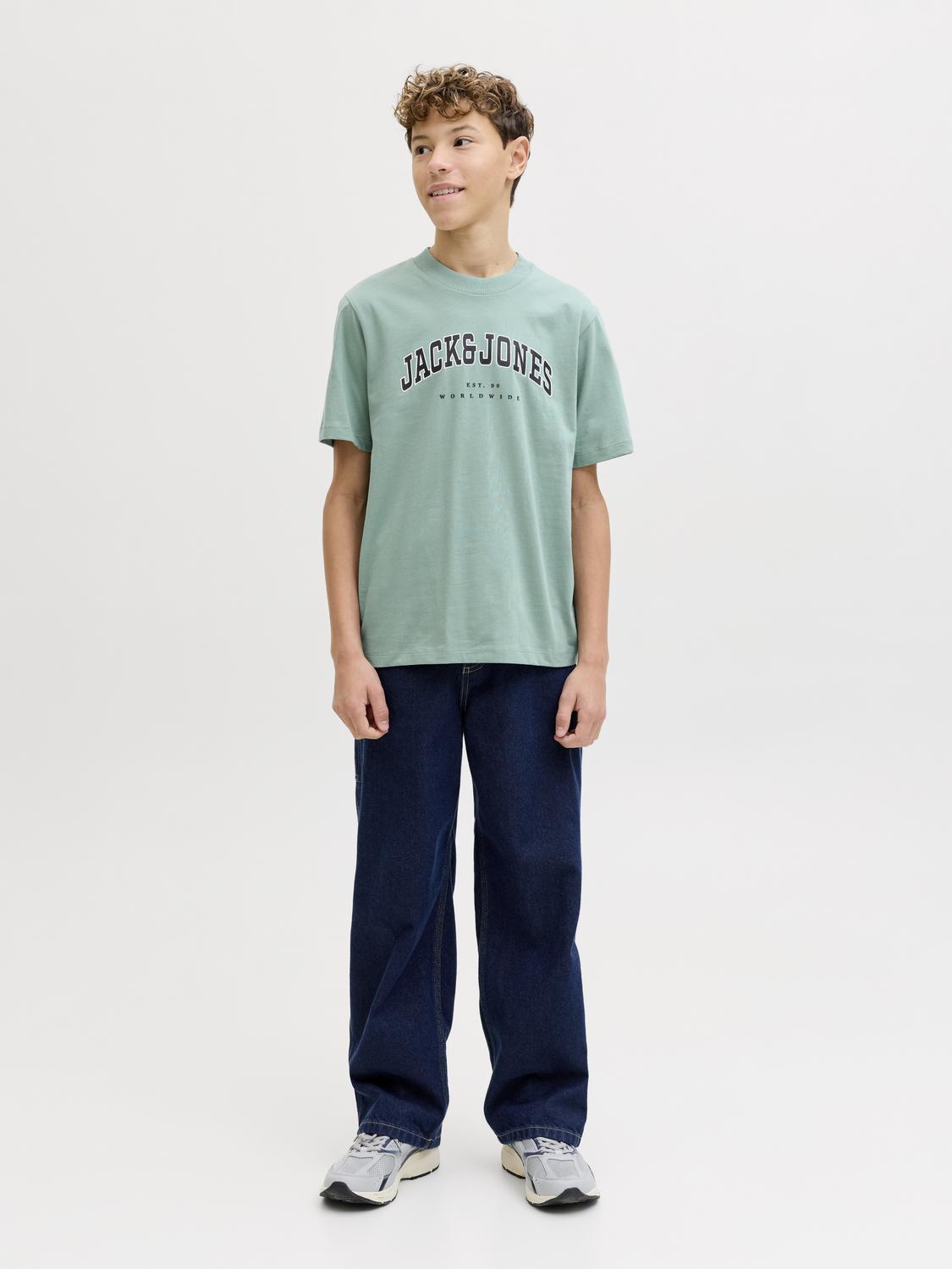 model_shot-front_full