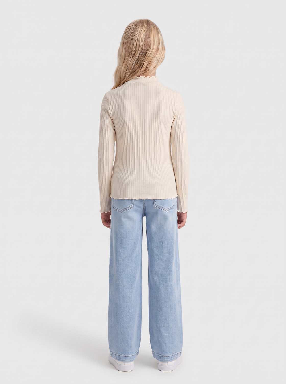 model_shot-back