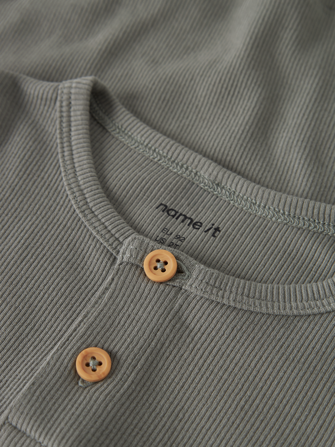 model_shot-front_full