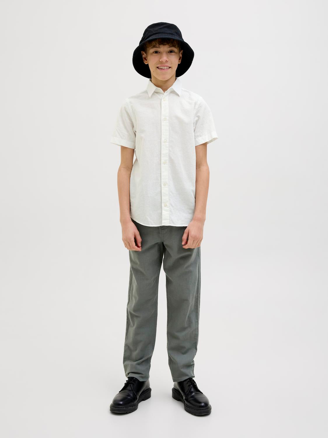 model_shot-front_full