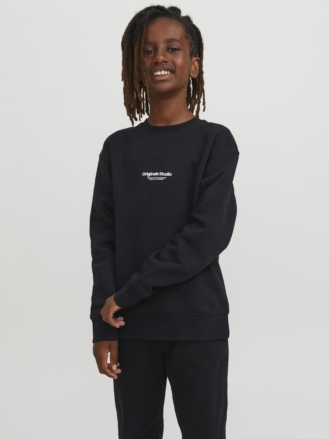 model_shot-front