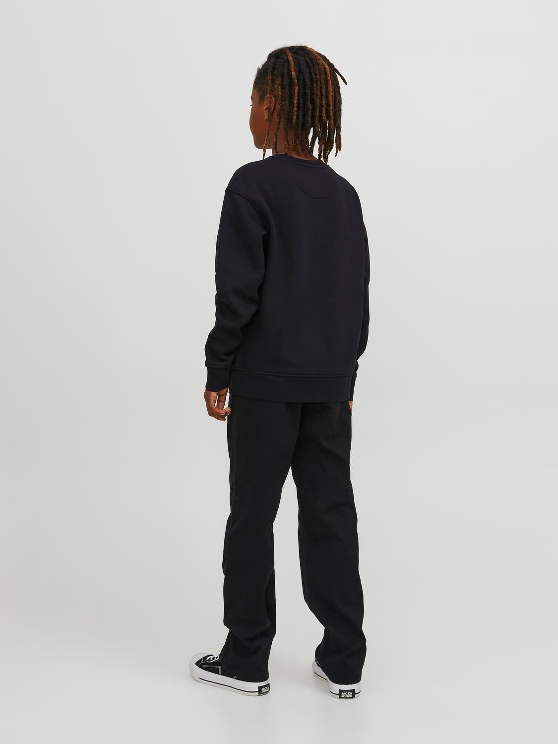 model_shot-back