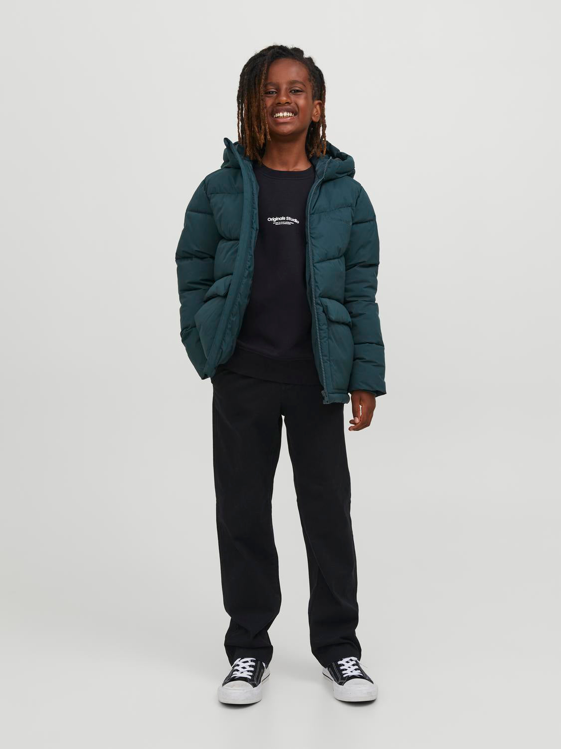 model_shot-front_full