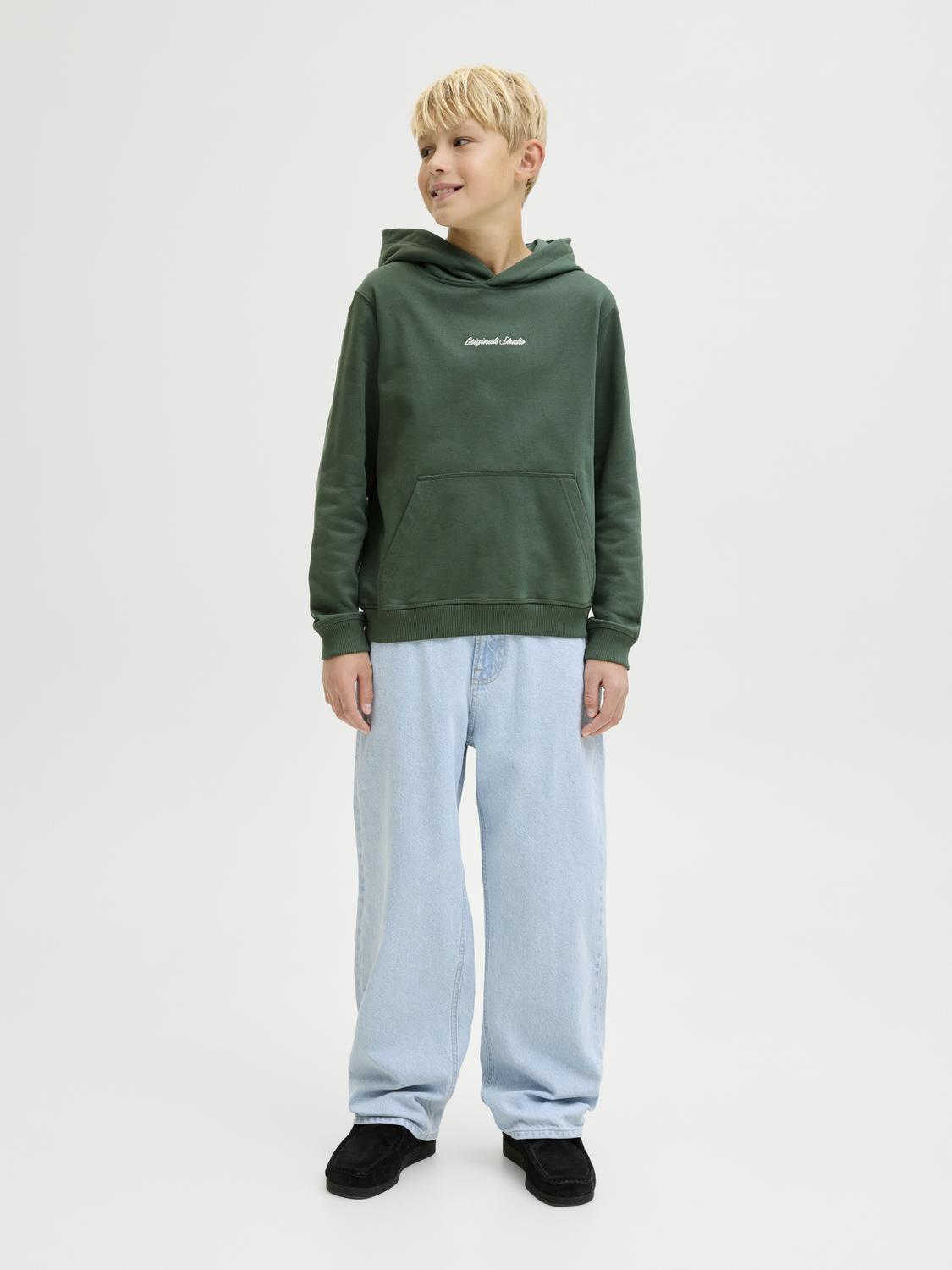 model_shot-front_full