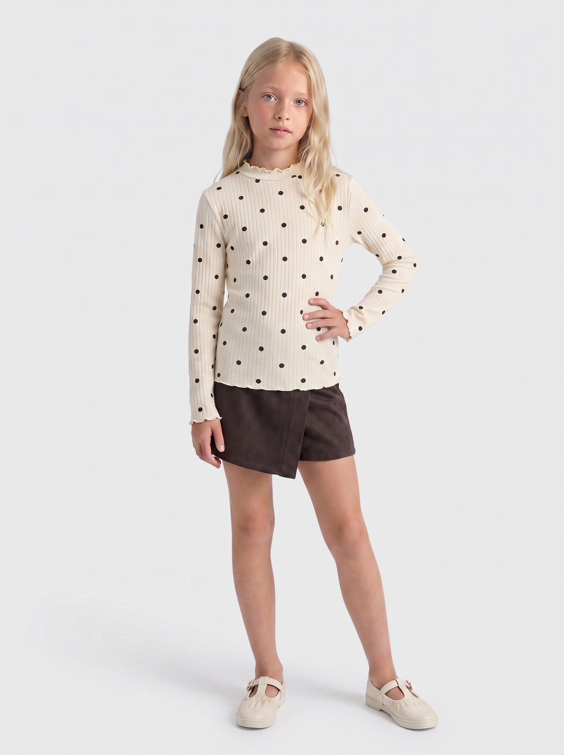 model_shot-front_full