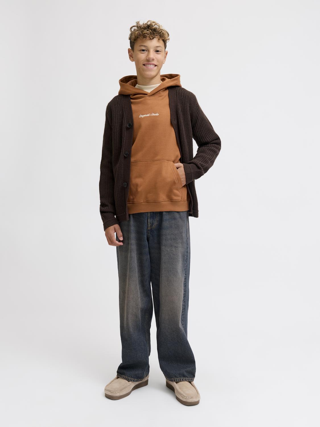 model_shot-front_full