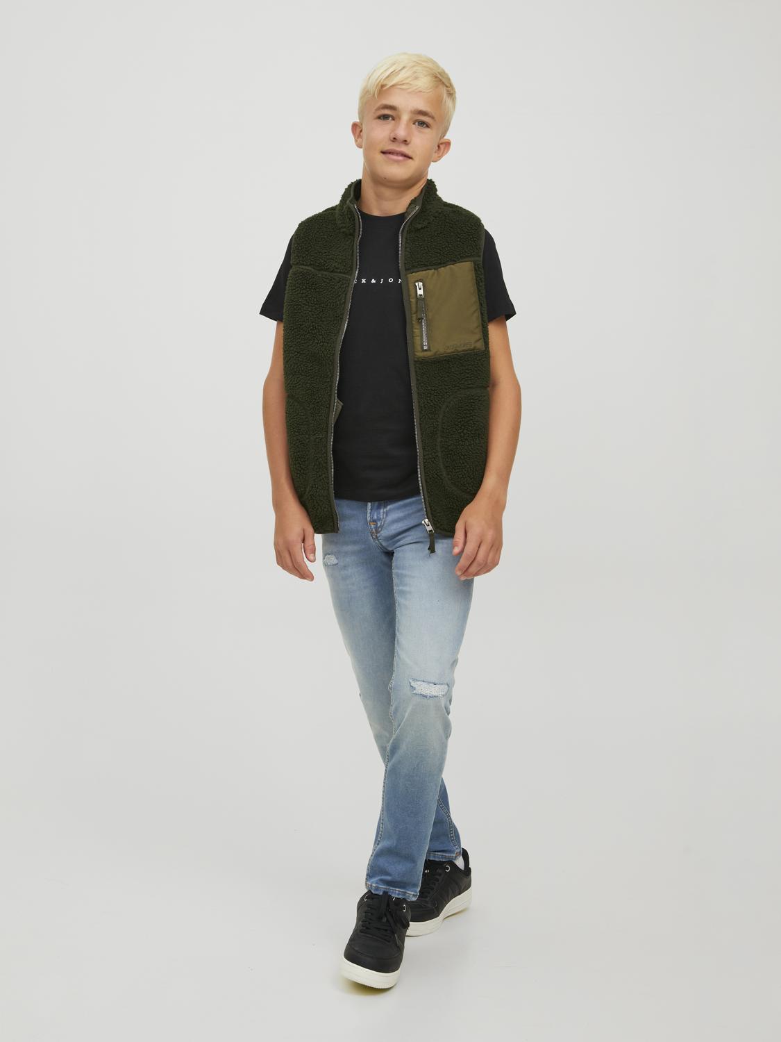 model_shot-front_full