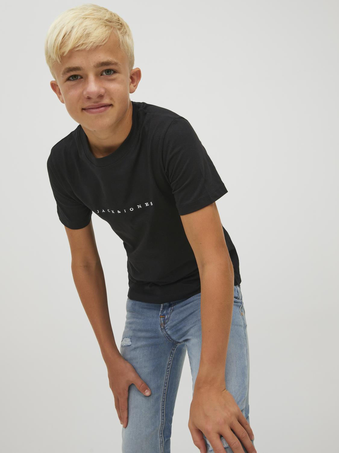 model_shot-creative
