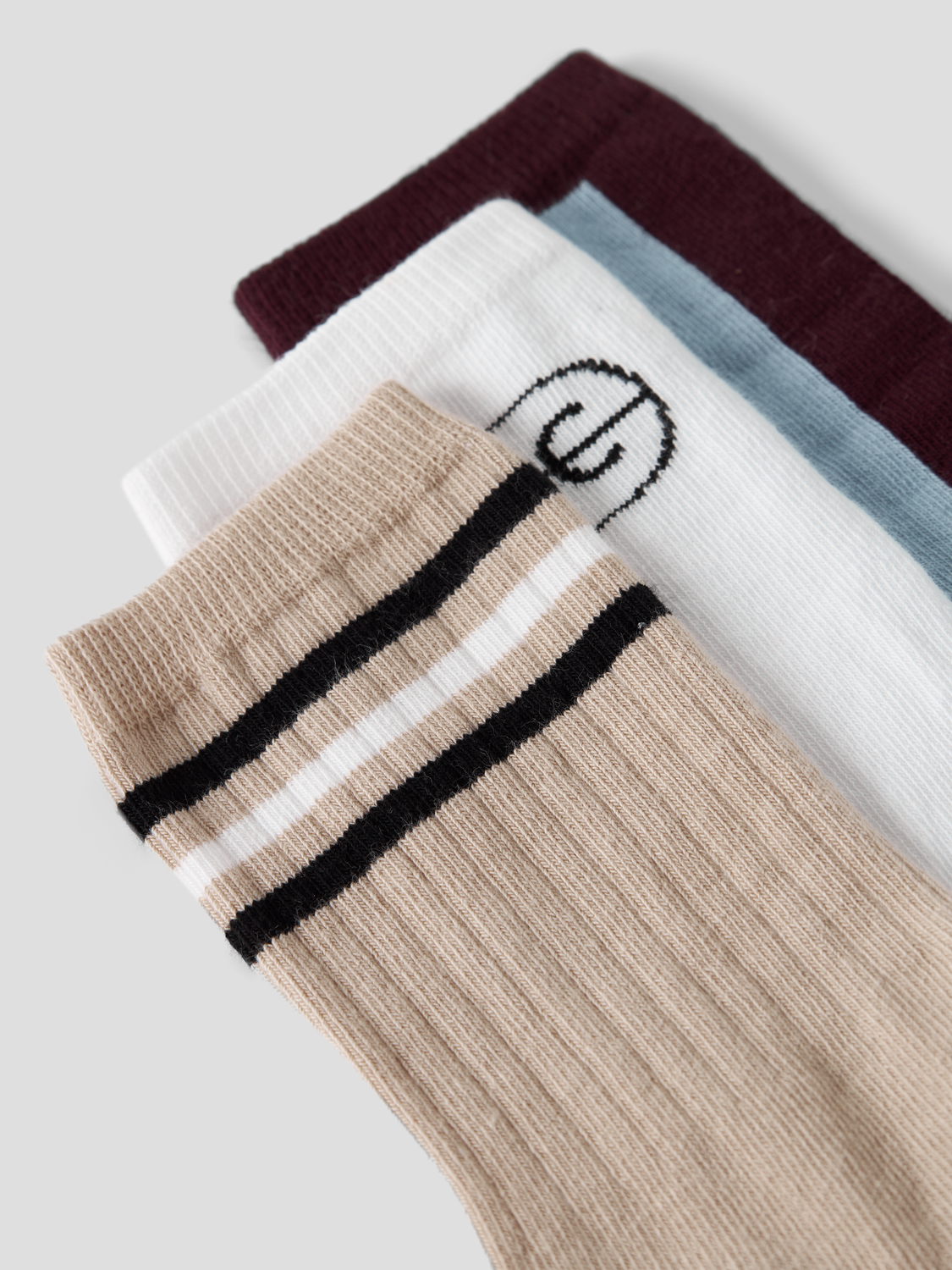 model_shot-front_full