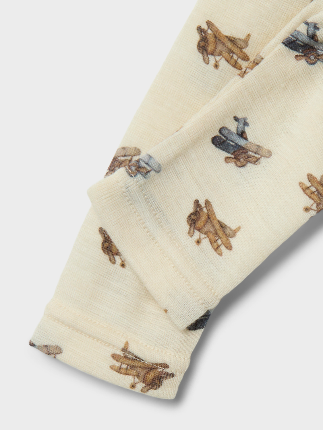 model_shot-front_full