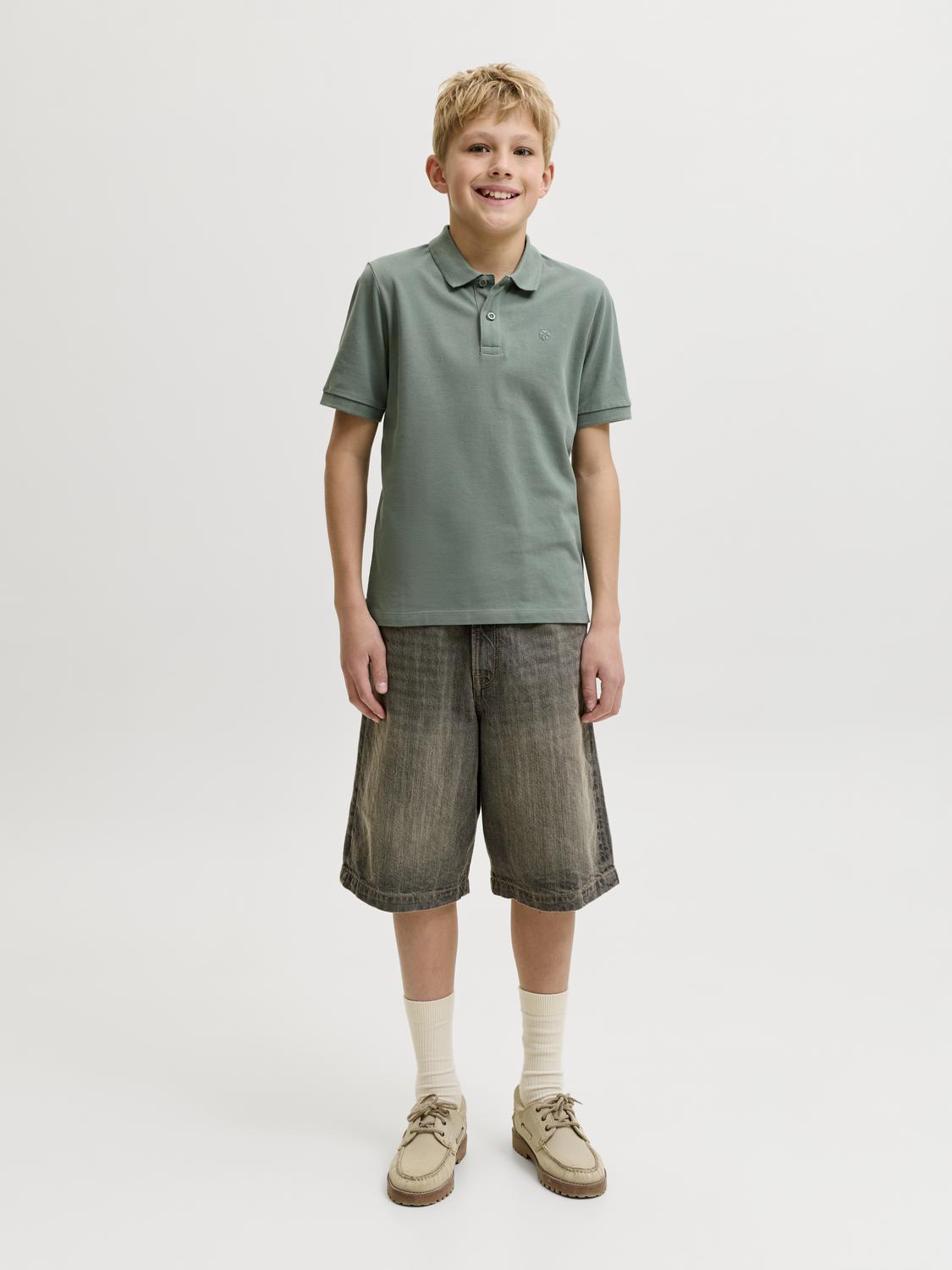 model_shot-front_full