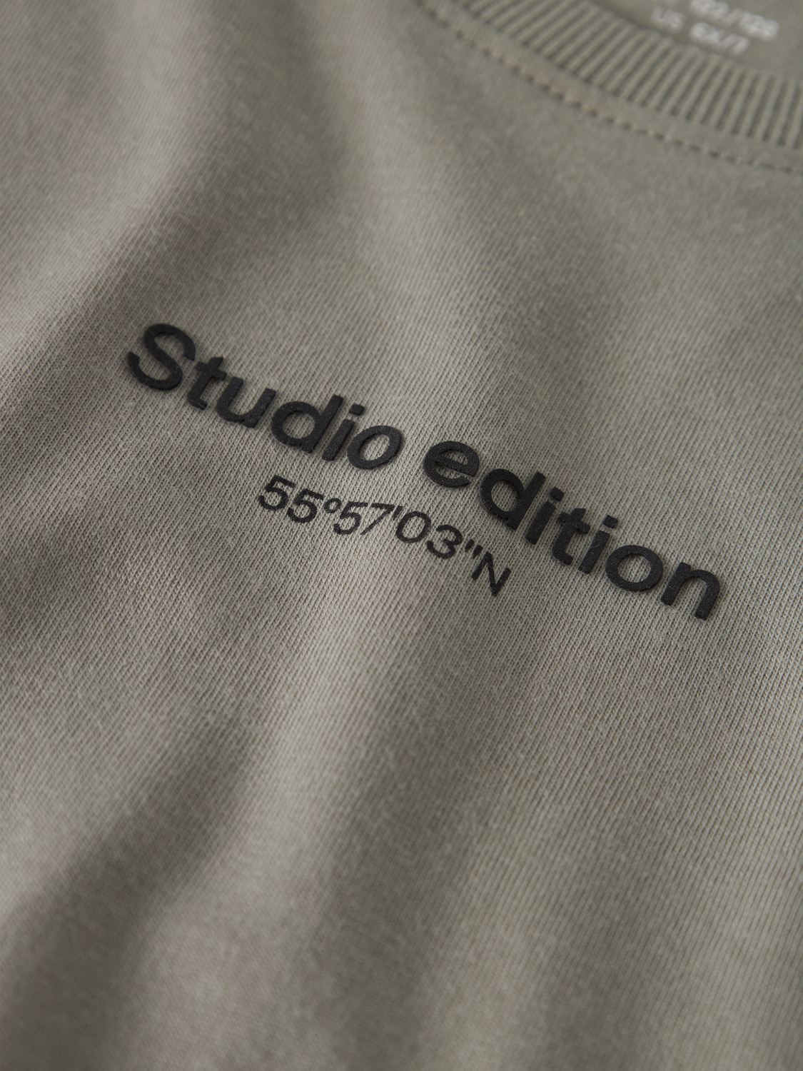 model_shot-front_full