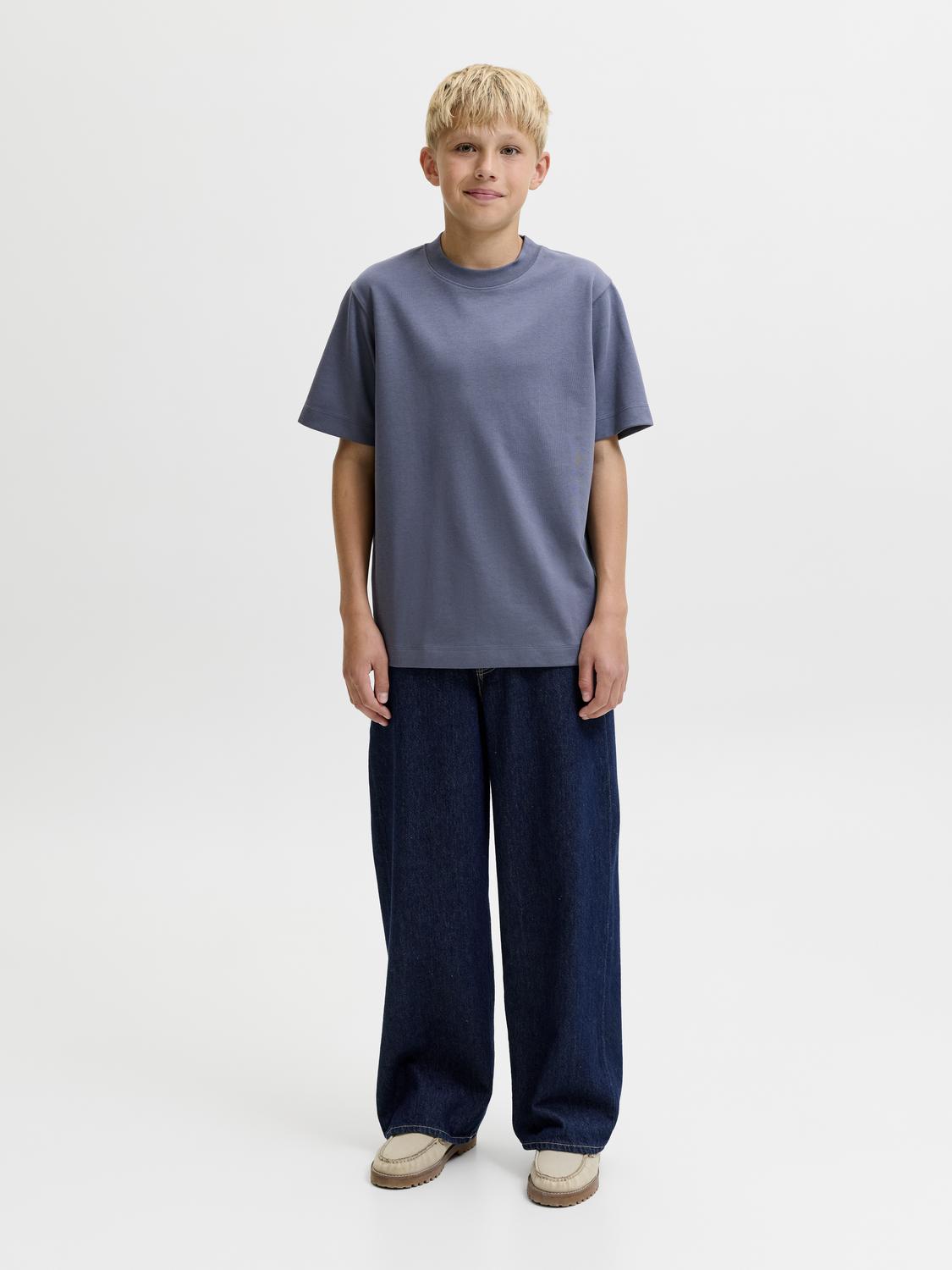 model_shot-front_full