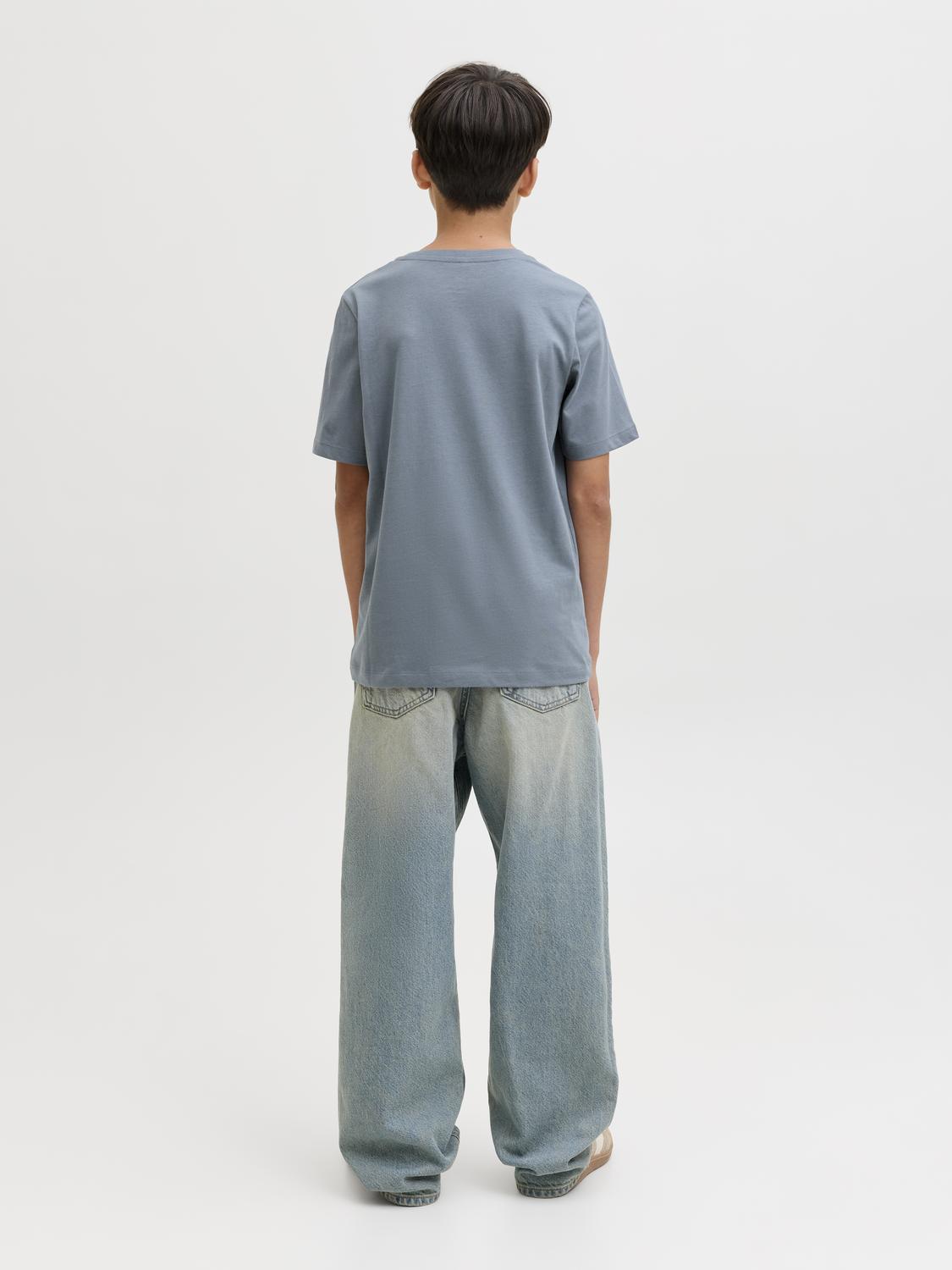 model_shot-back