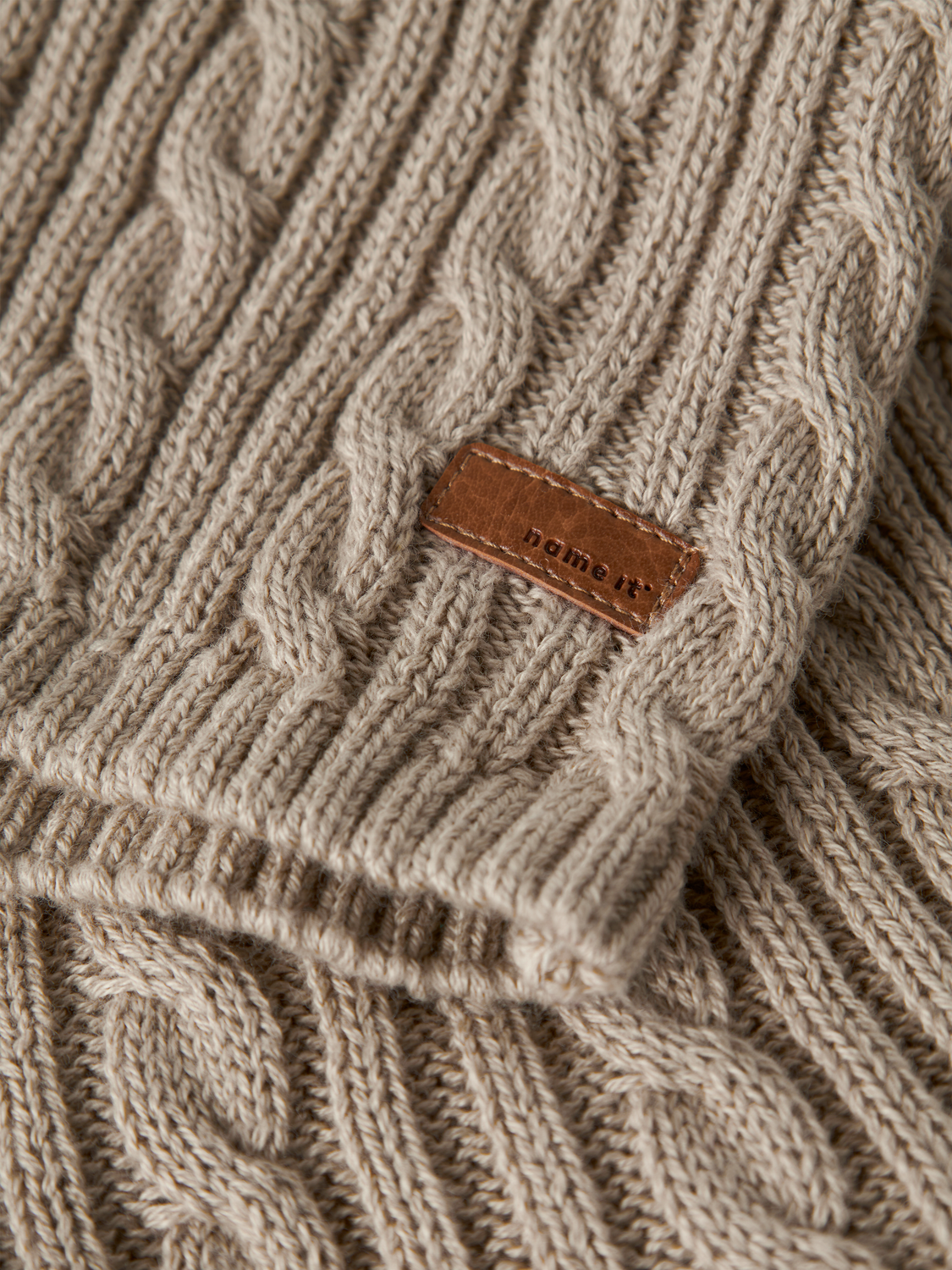 model_shot-front_full