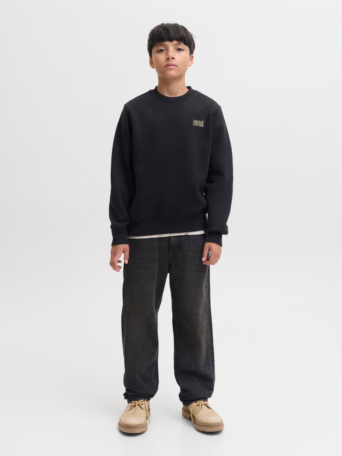 model_shot-front_full