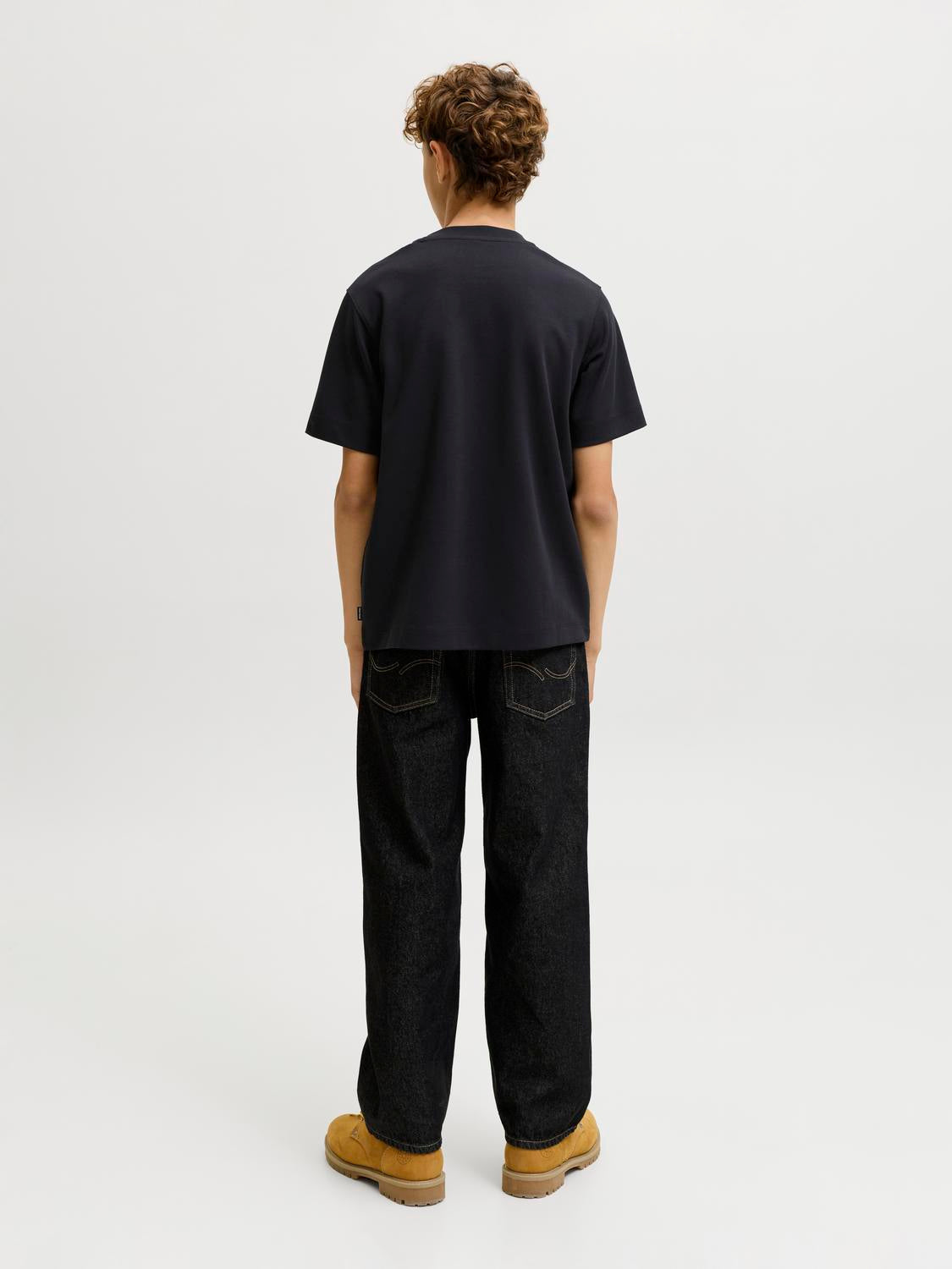model_shot-back