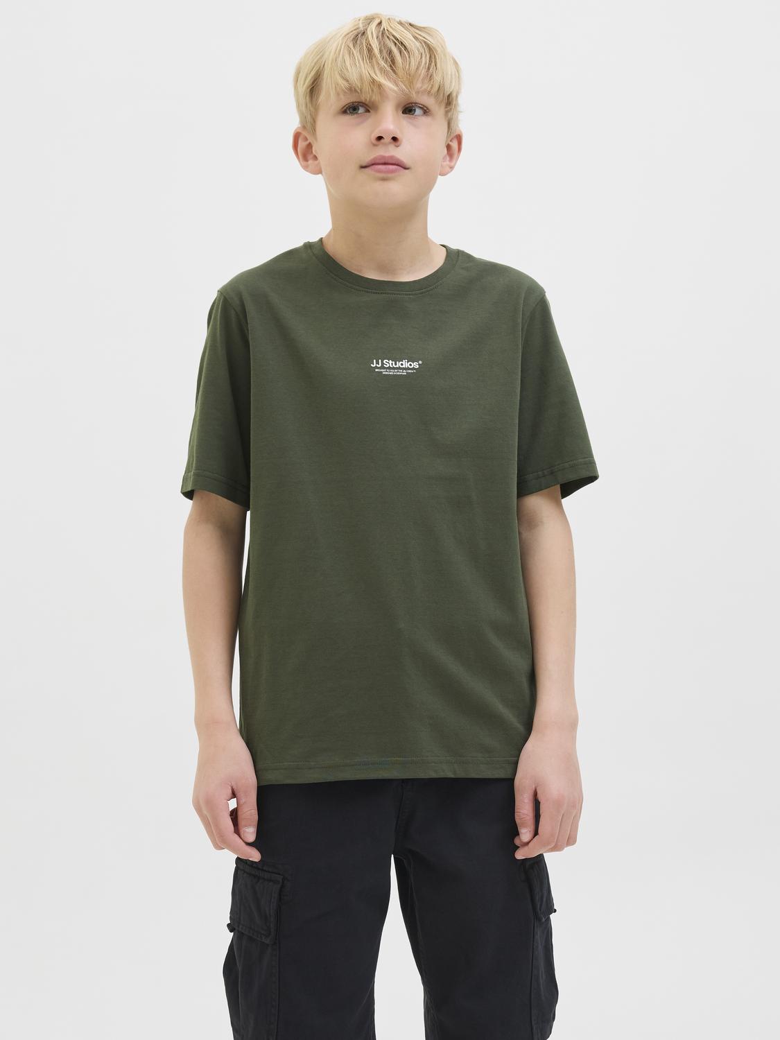 model_shot-front