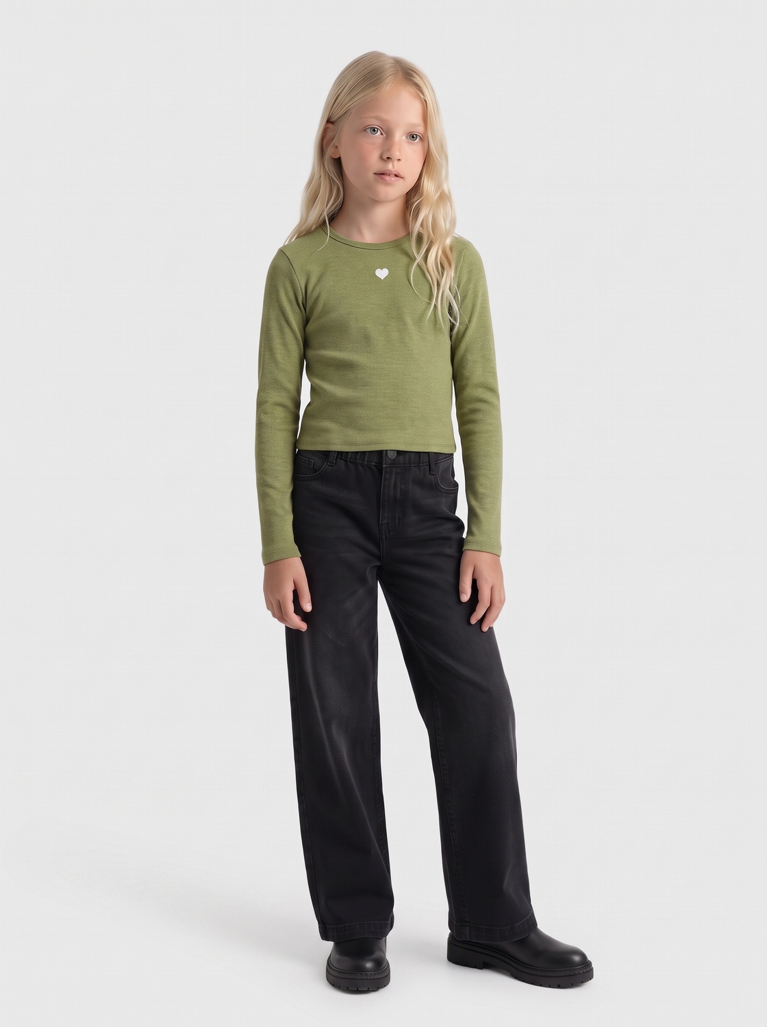 model_shot-front_full