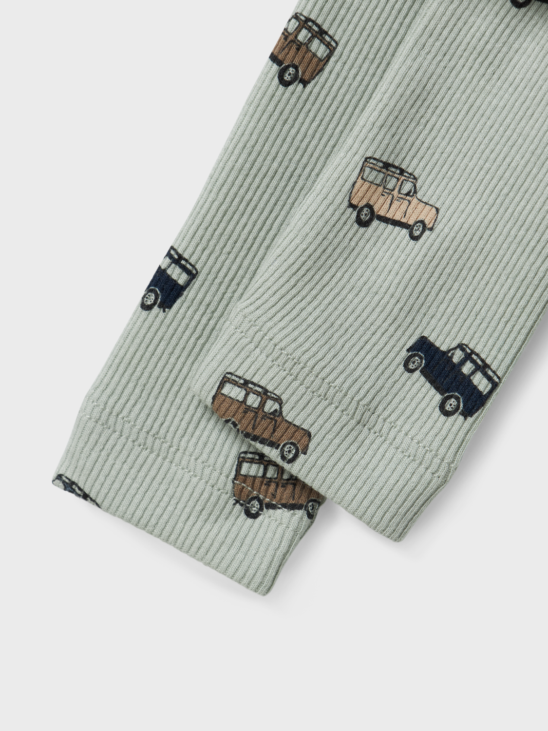 model_shot-front_full