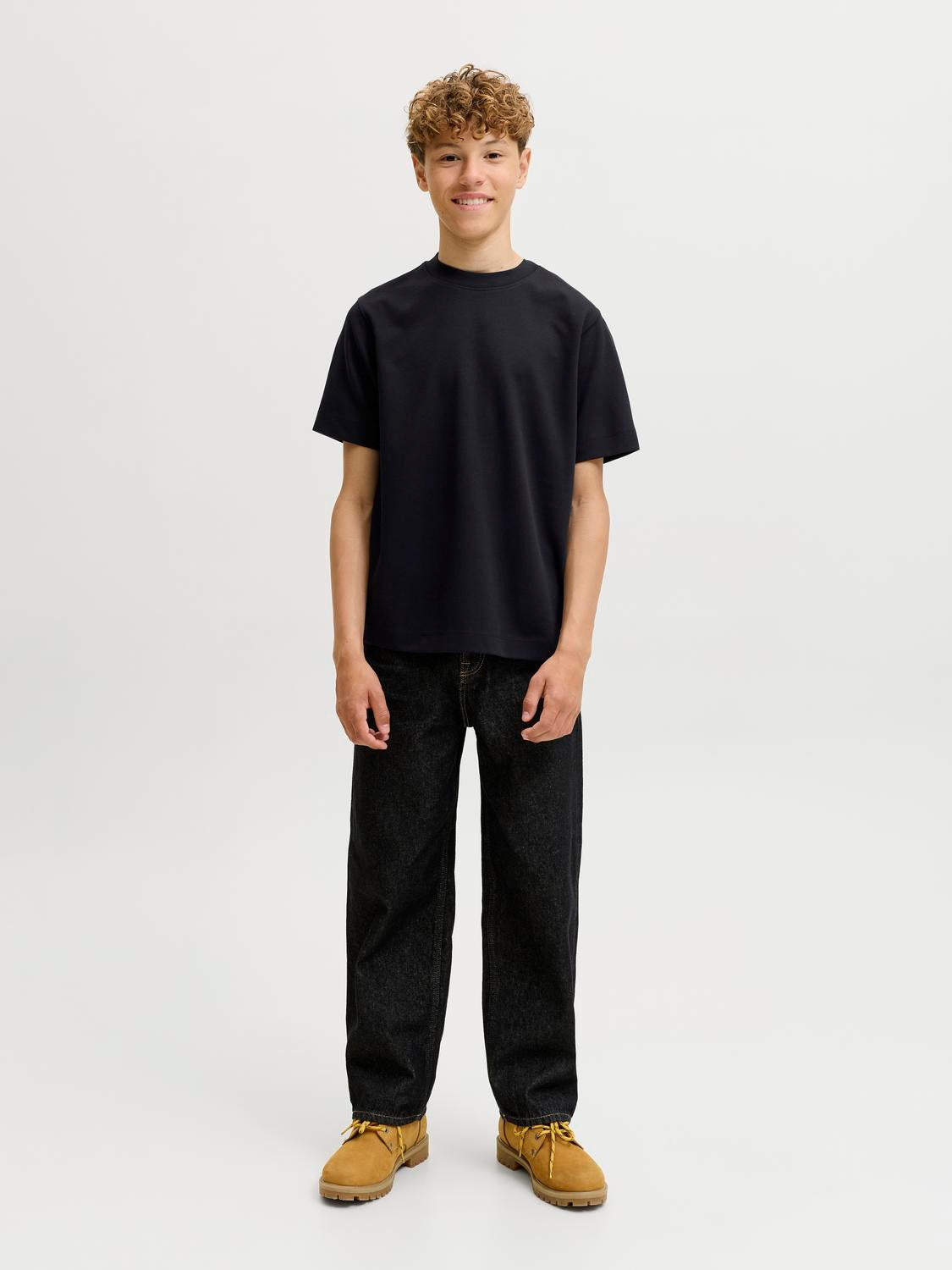 model_shot-front_full