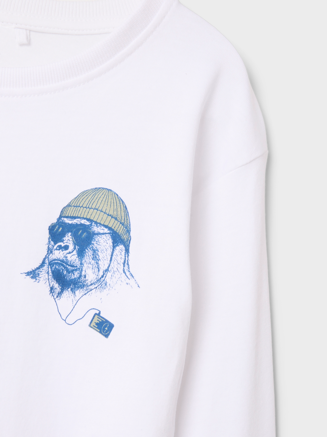 model_shot-front_full