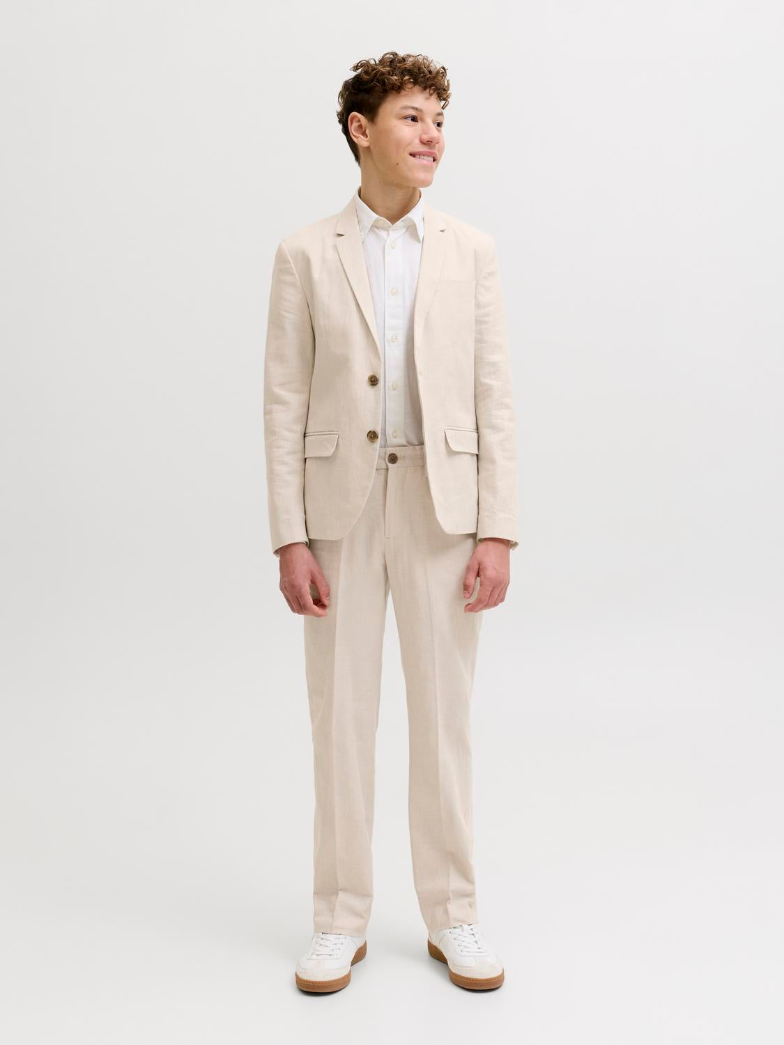 model_shot-front_full