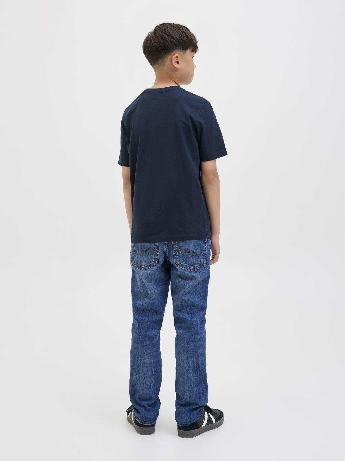model_shot-back