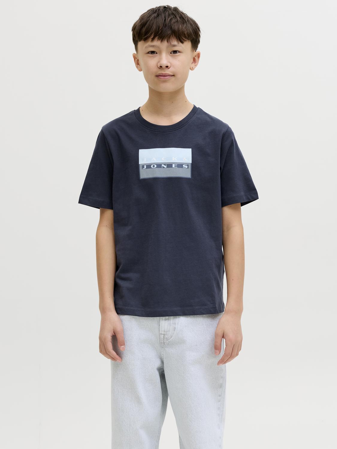model_shot-front