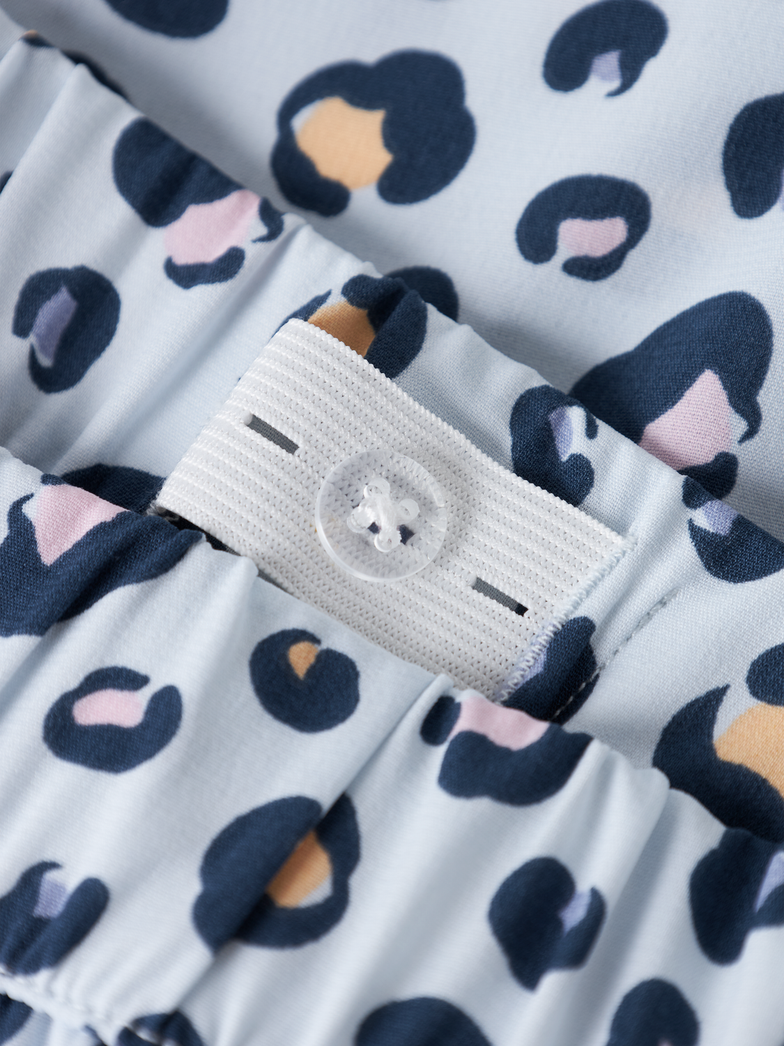 model_shot-front_full