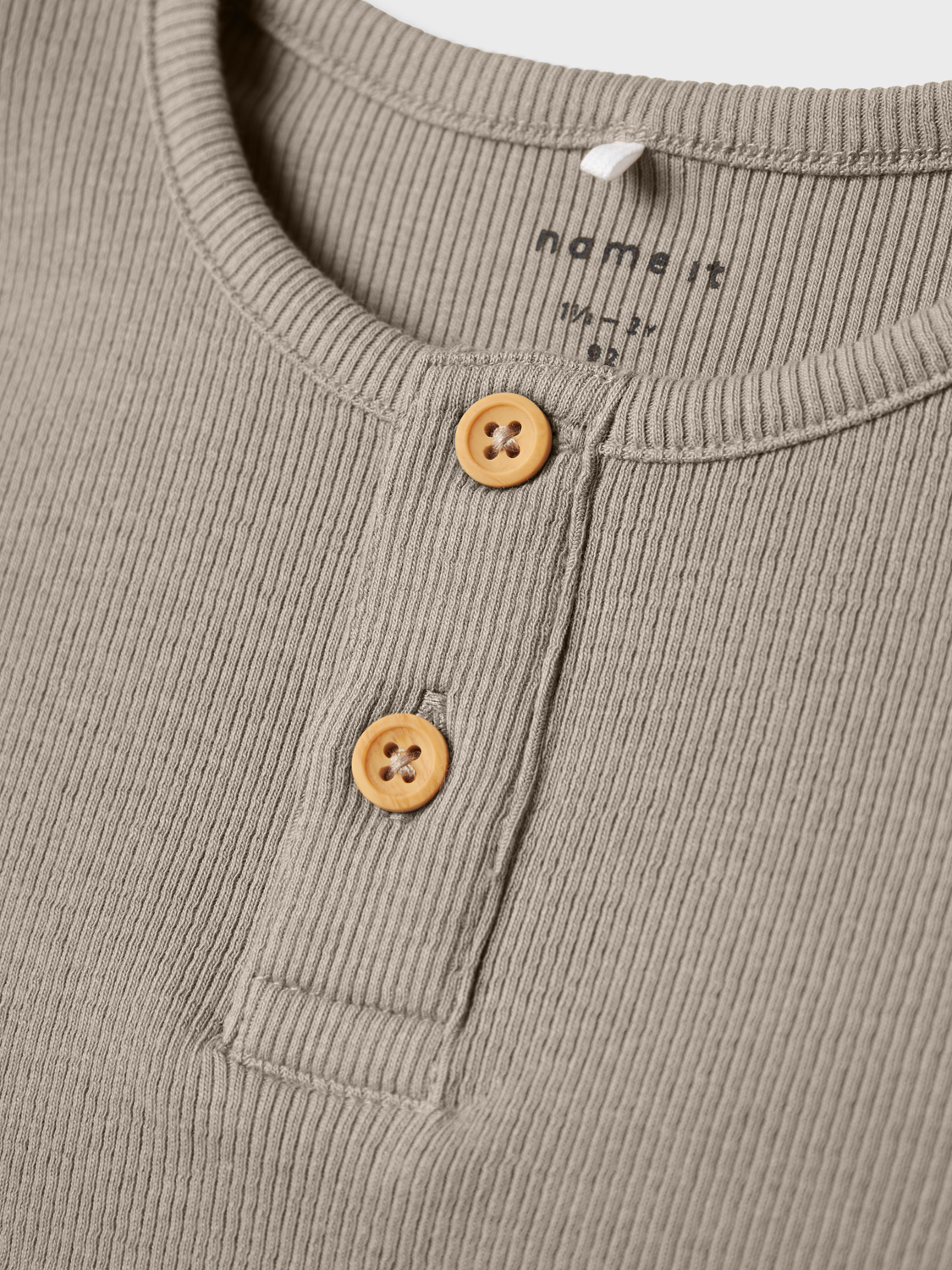 model_shot-front_full