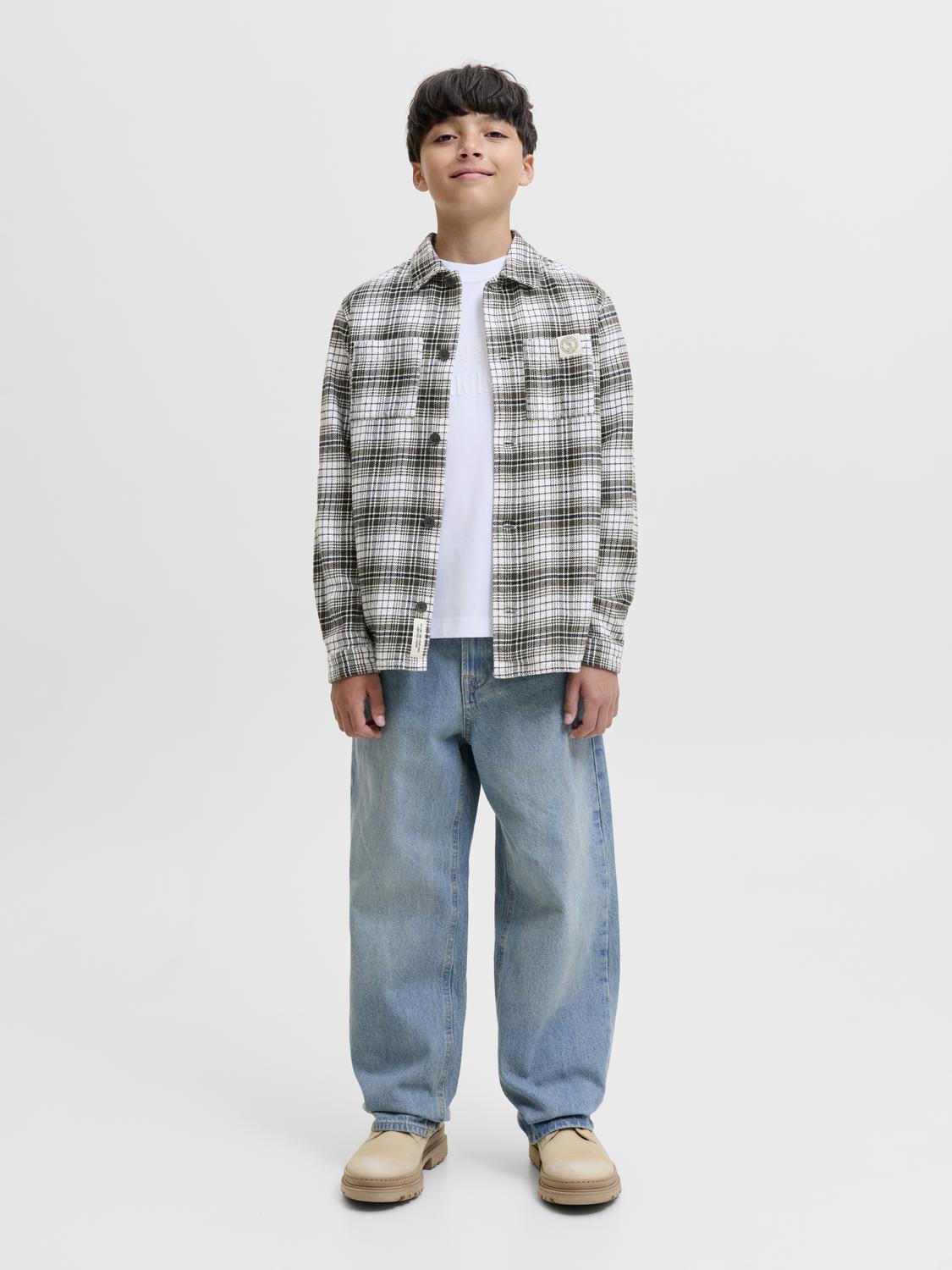 model_shot-front_full