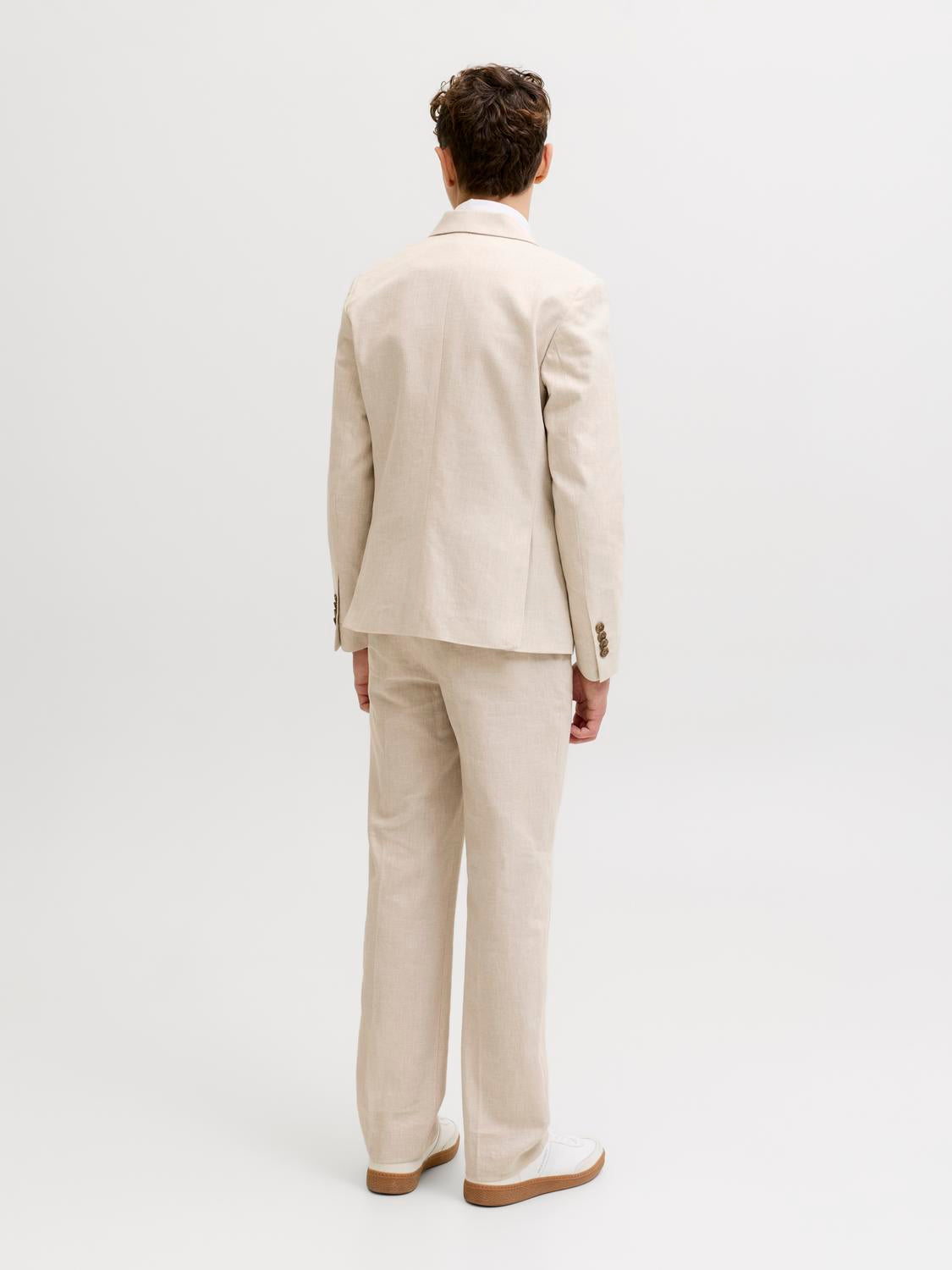 model_shot-back