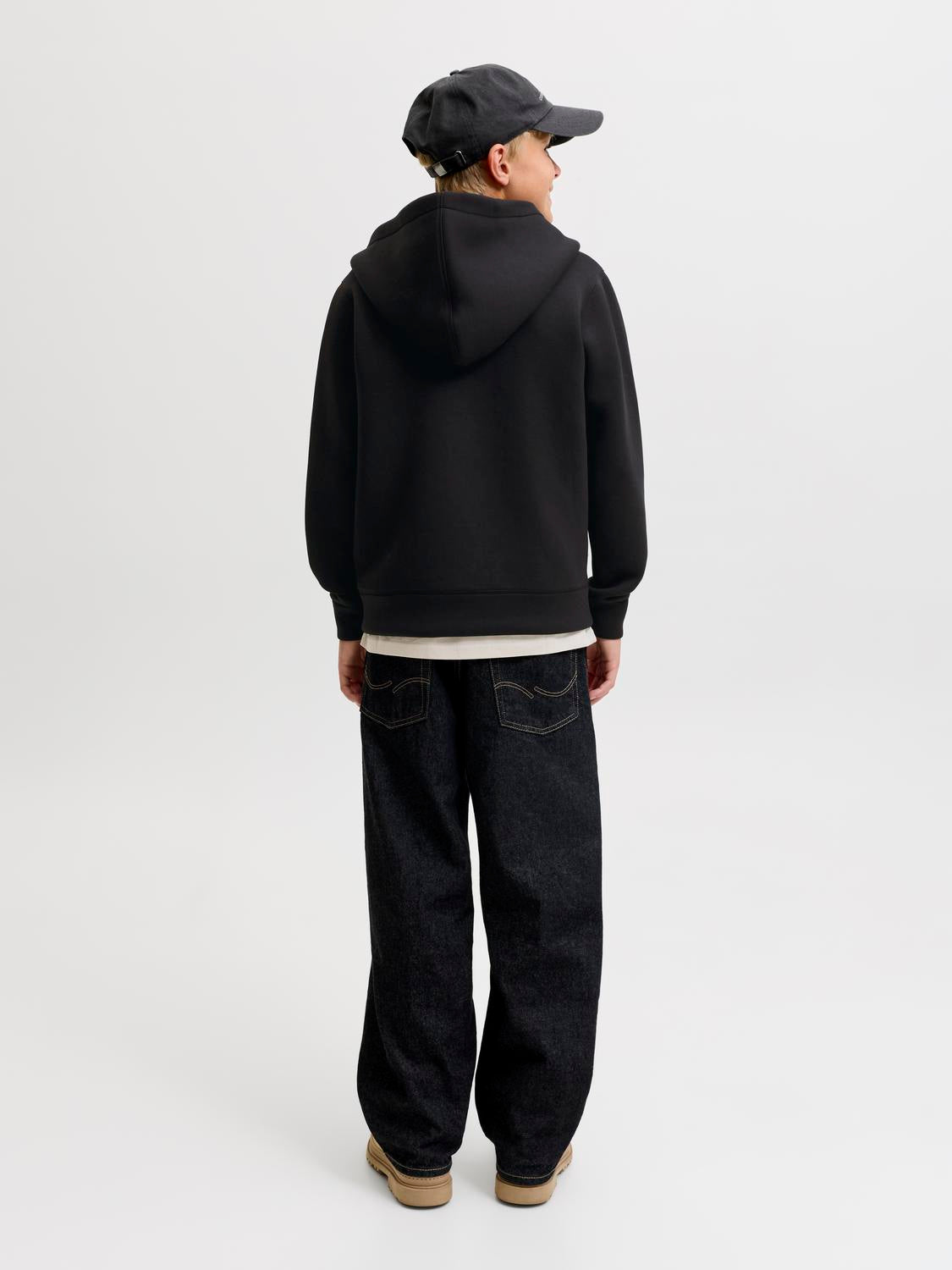 model_shot-back